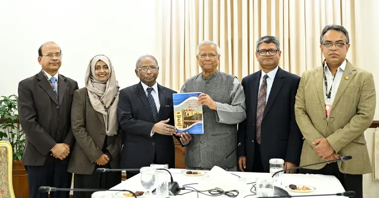 প্রধান উপদেষ্টার সঙ্গে জাতীয় নির্বাচন তদন্ত কমিশন